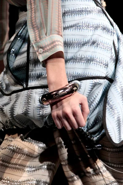 Look 77